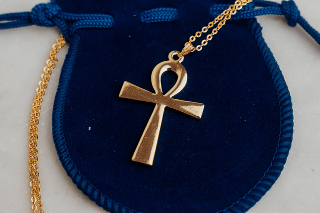 Pendentif Croix Egyptienne l'Ankh - Croix de Vie - et chaine dorée